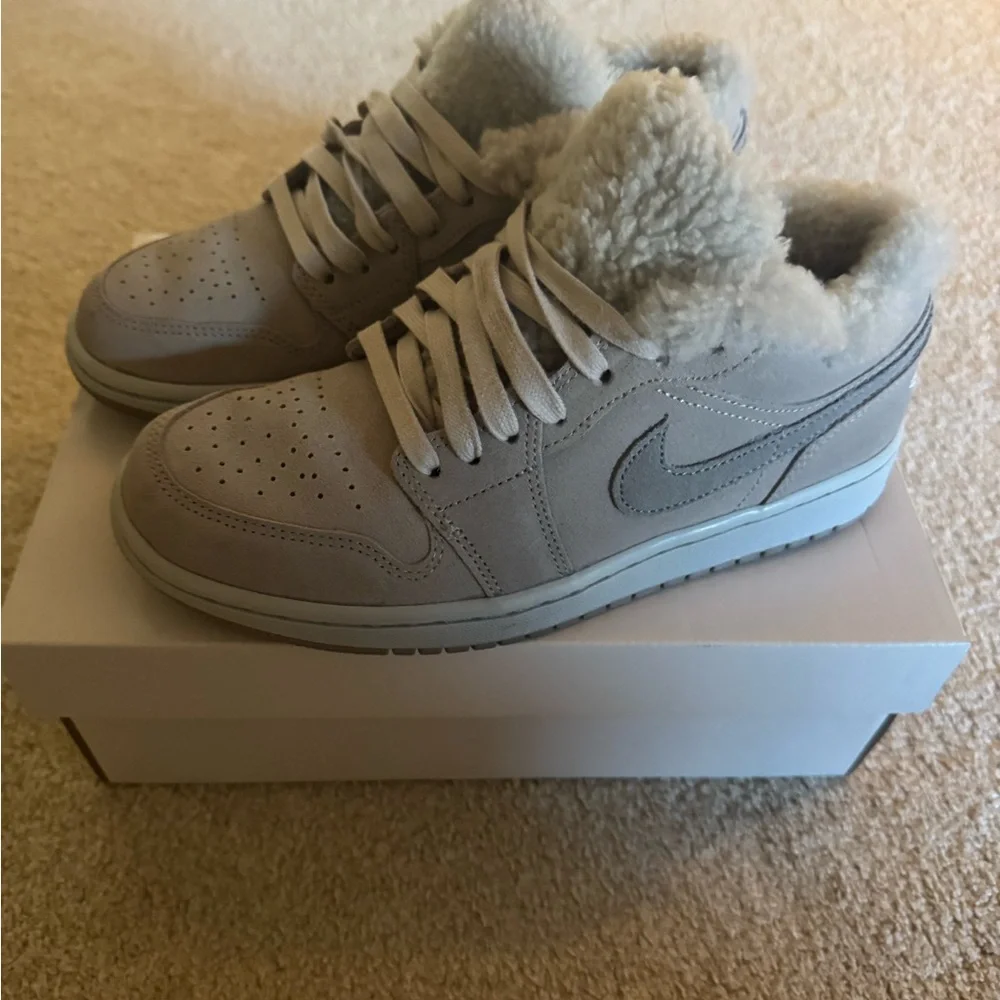 Women’s Air Jordan 1 Low SE Sherpa Fleece - Picture 2 of 11